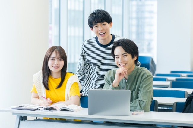 芸能人招致を自前でやるか外注するかの判断基準